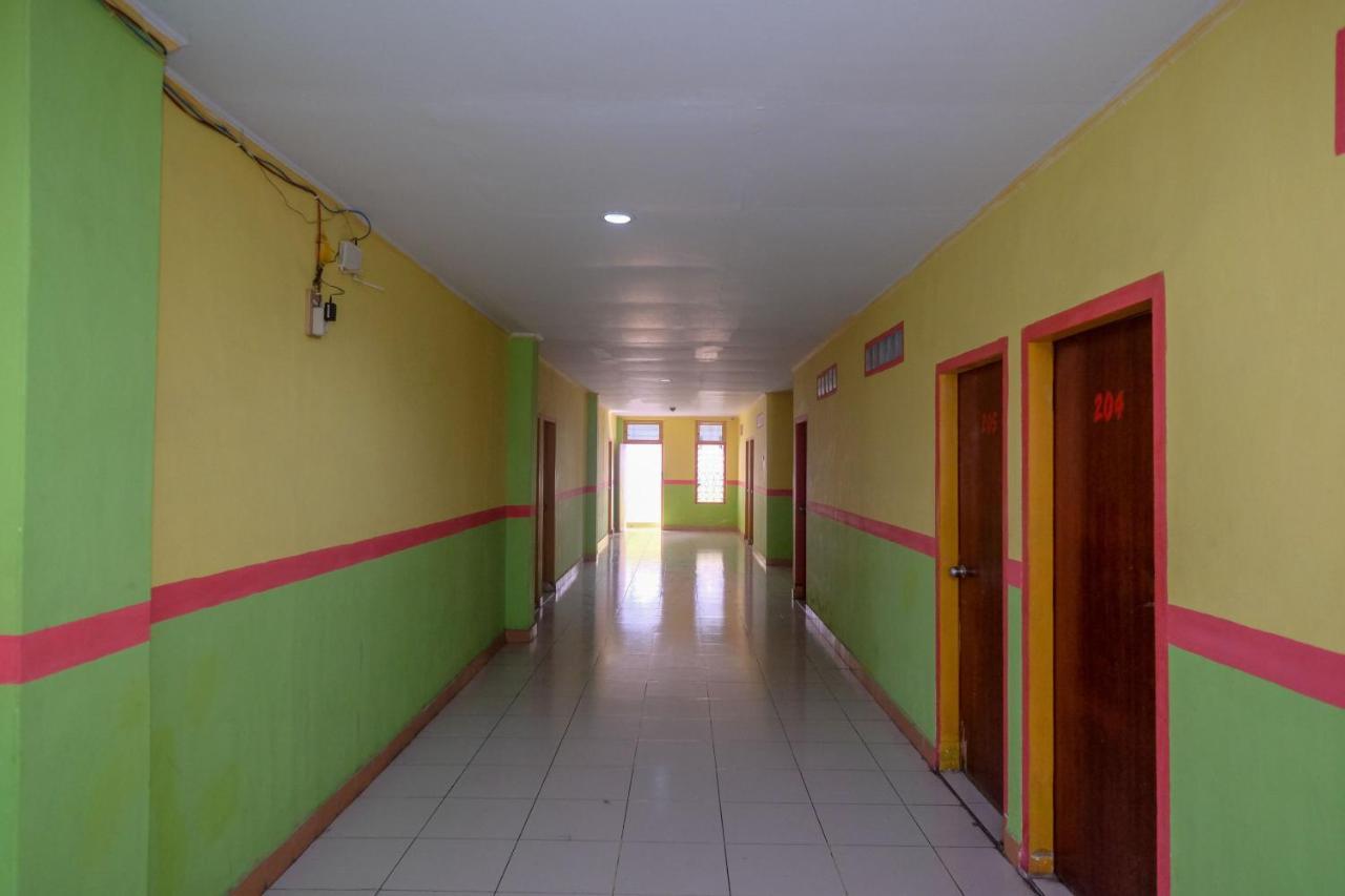 Reddoorz Near Pelabuhan Nusantara Parepare Extérieur photo