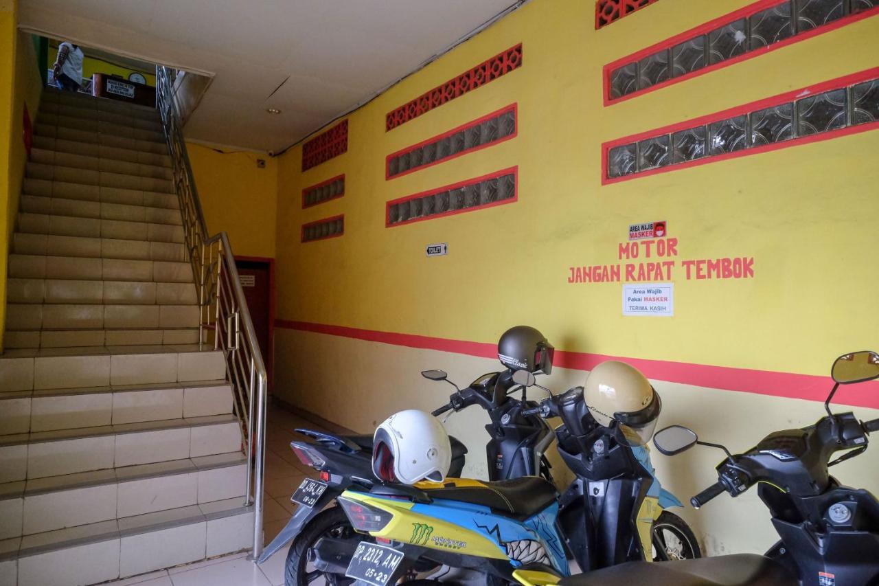 Reddoorz Near Pelabuhan Nusantara Parepare Extérieur photo